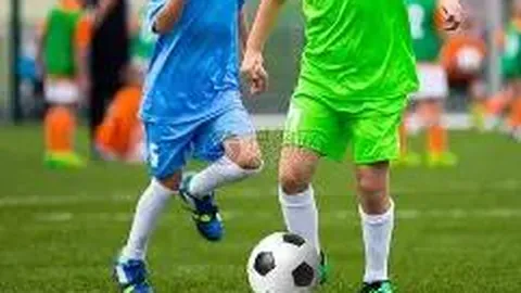 利物浦对阵阿森纳英超第30轮2-2握手言和，拉姆斯代尔补时两度封神，阿森纳争冠压力剧增！